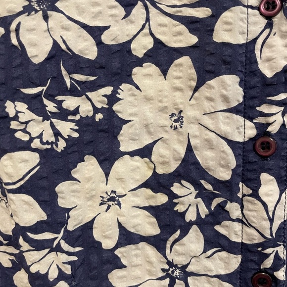 Erika sleeveless button down top in blue. Hawaiian Floral print. Size L - Picture 2 of 4